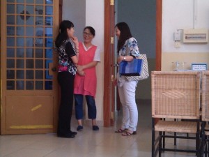 Kayo and Hyun (a Korean who speaks Japanese fluently) sharing the Gospel with Kayo's mother.