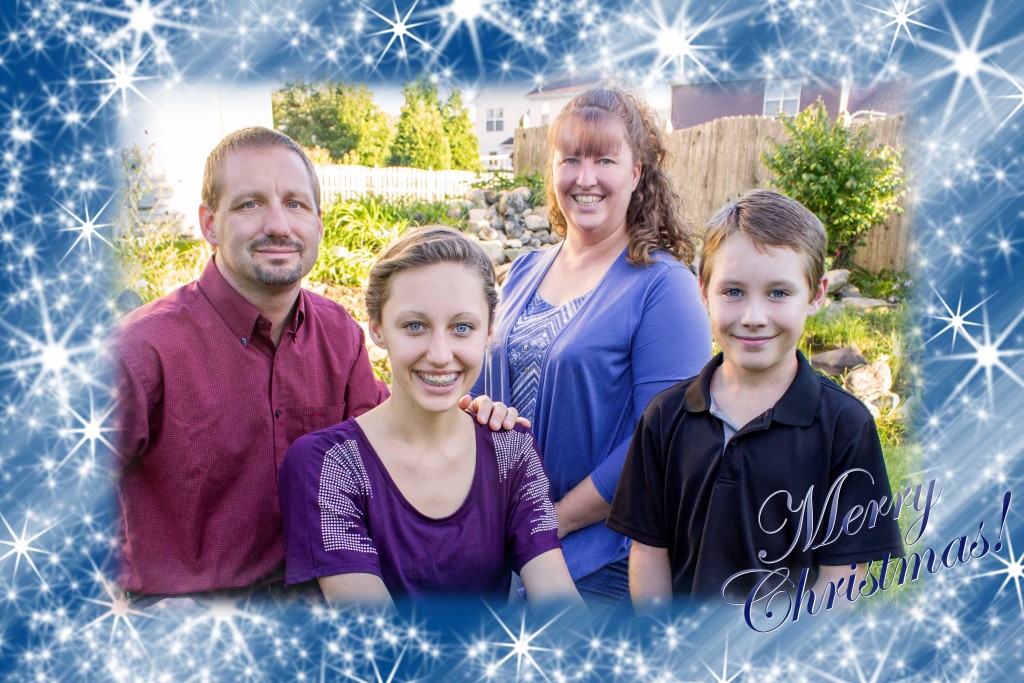 2015 Christmas Family Photo - Low